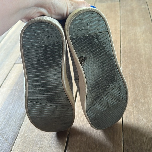 Toms grey slip on size 7 women’s - Picture 4 of 5